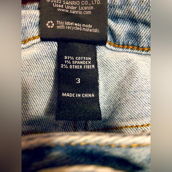 HOT TOPIC | Kuromi Straight Leg Jeans - Picture 4 of 4